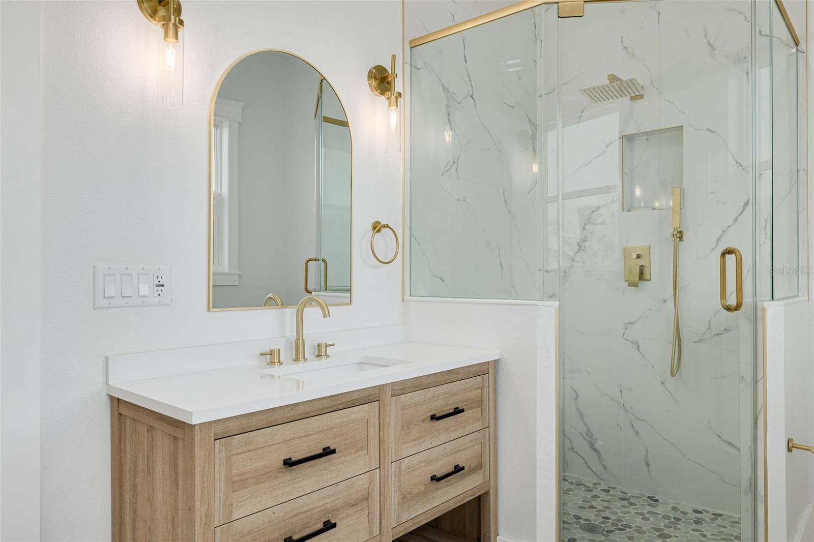 Listing photo id 31 for 3317 15th Street N