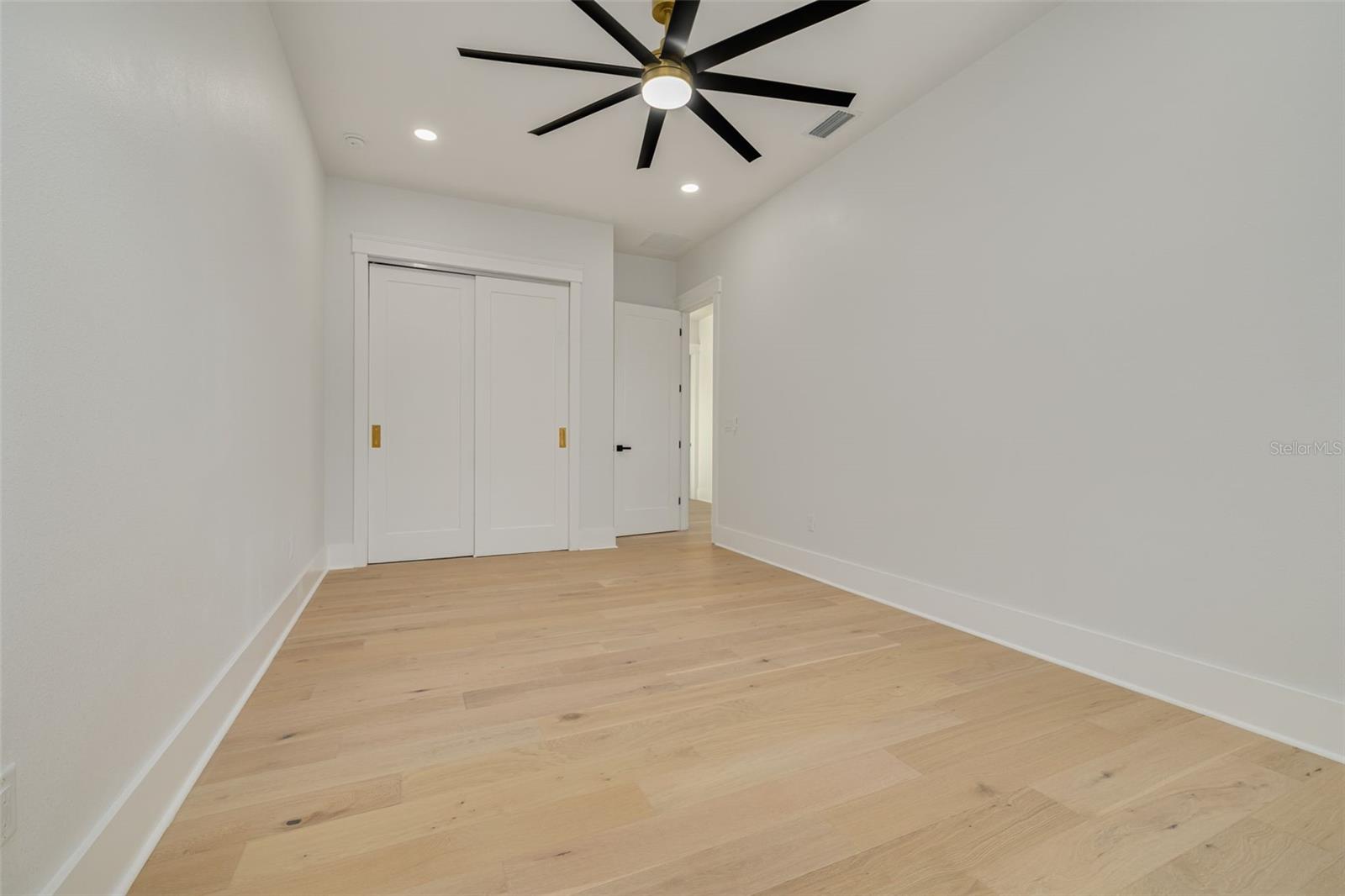 Listing photo id 33 for 3317 15th Street N