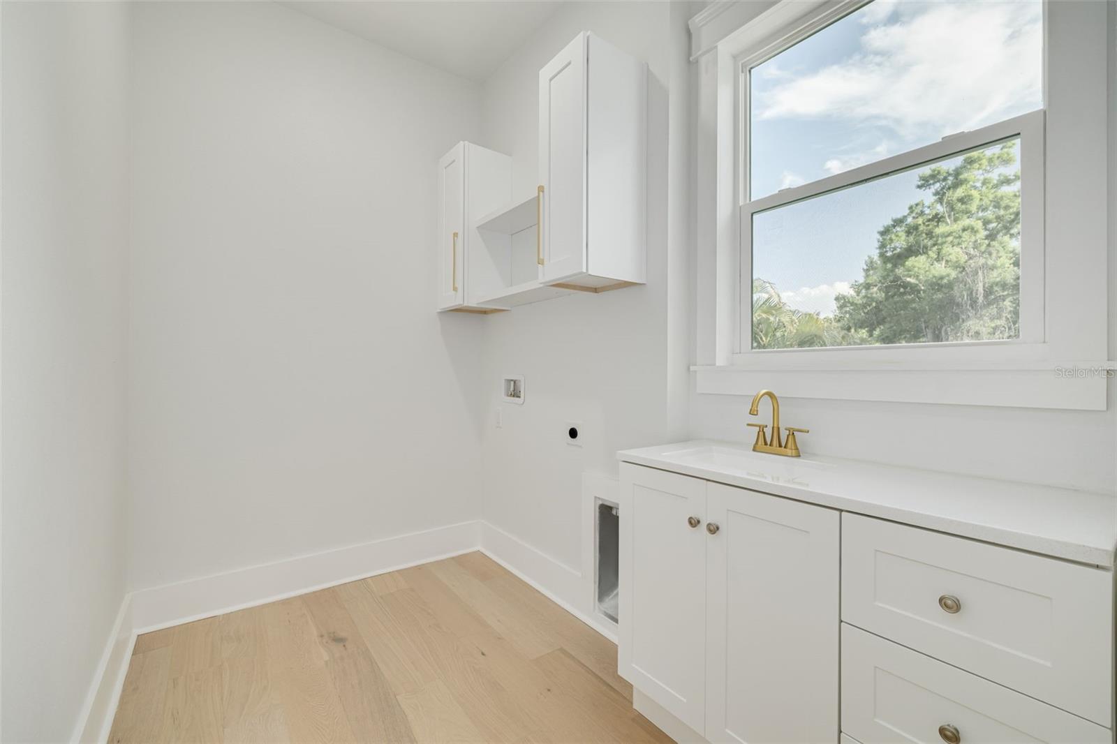 Listing photo id 34 for 3317 15th Street N