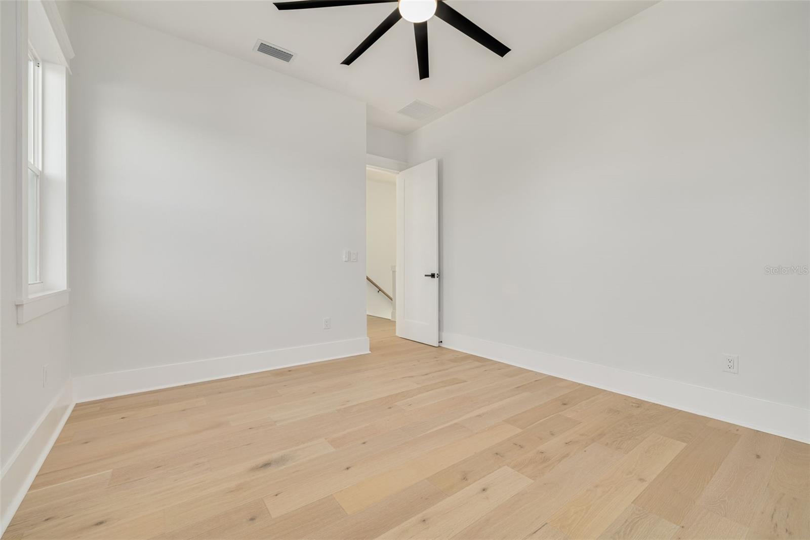 Listing photo id 36 for 3317 15th Street N