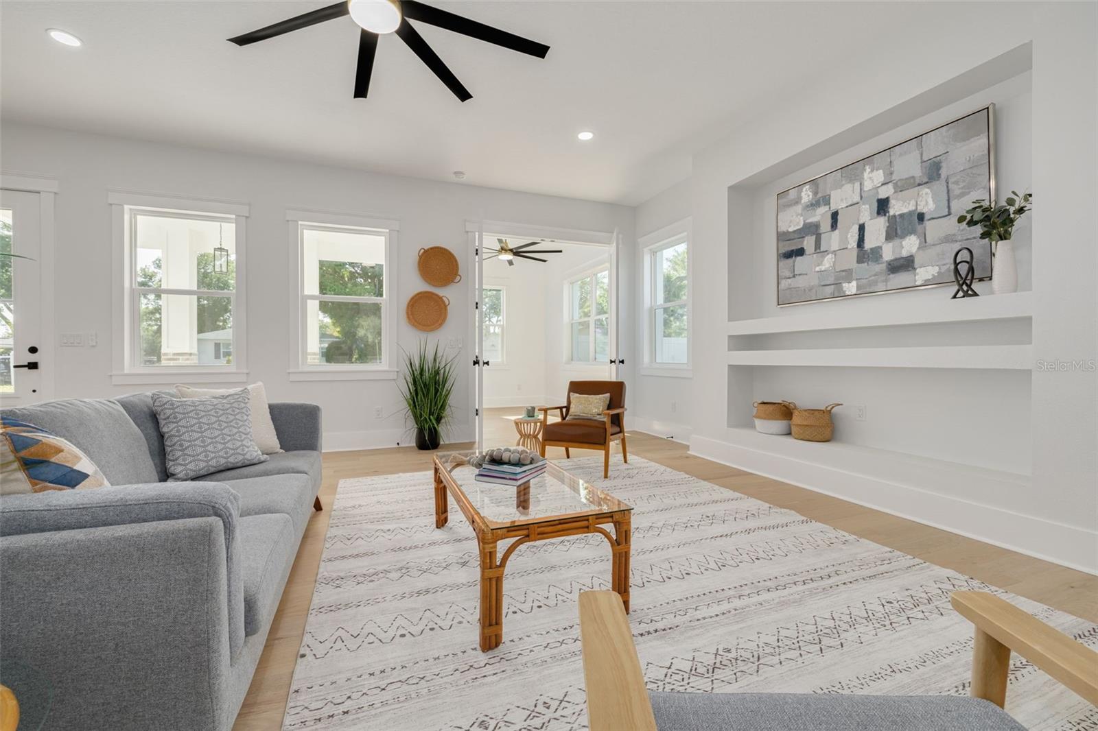 Listing photo id 3 for 3317 15th Street N