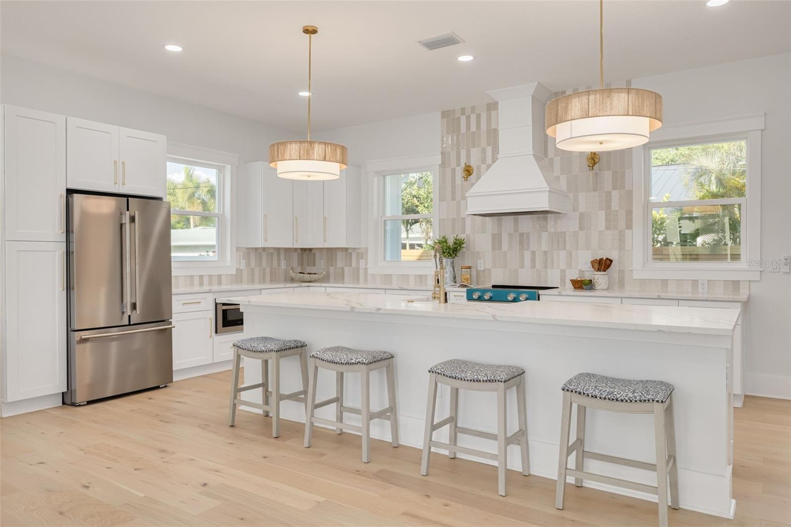 Listing photo id 6 for 3317 15th Street N