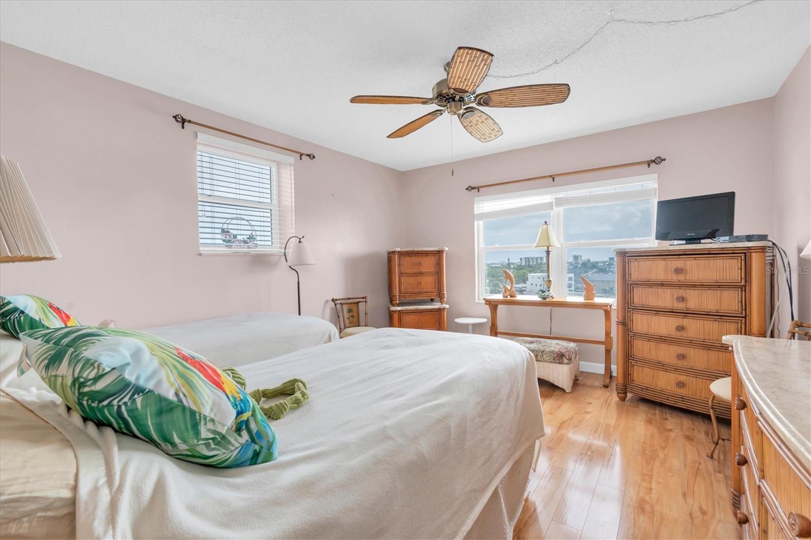 Image 14 of 34 For 285 107th Avenue 701