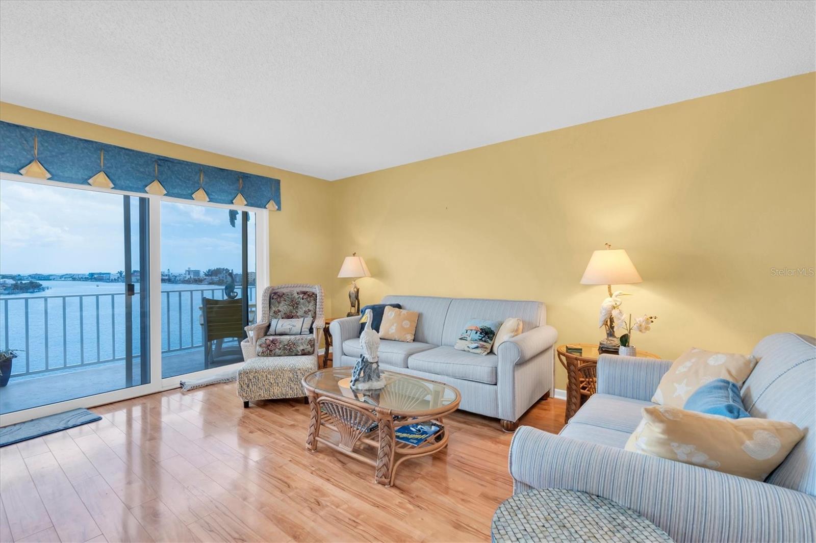 Image 6 of 34 For 285 107th Avenue 701