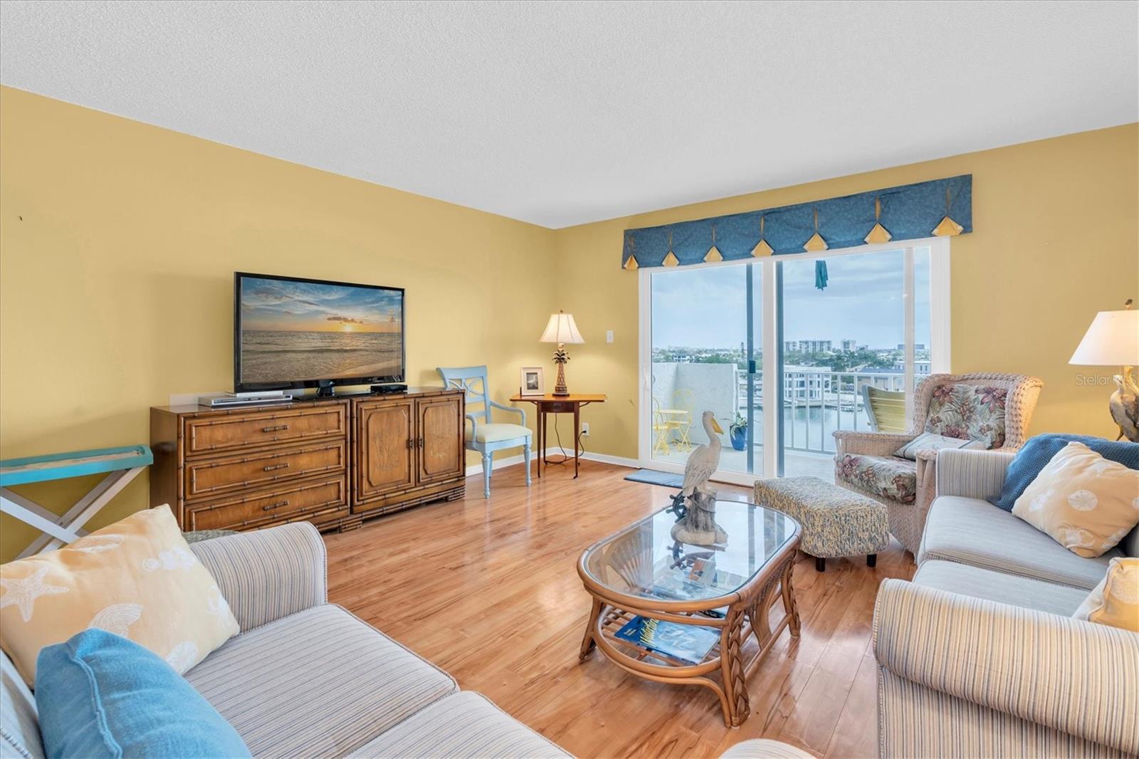 Image 7 of 34 For 285 107th Avenue 701