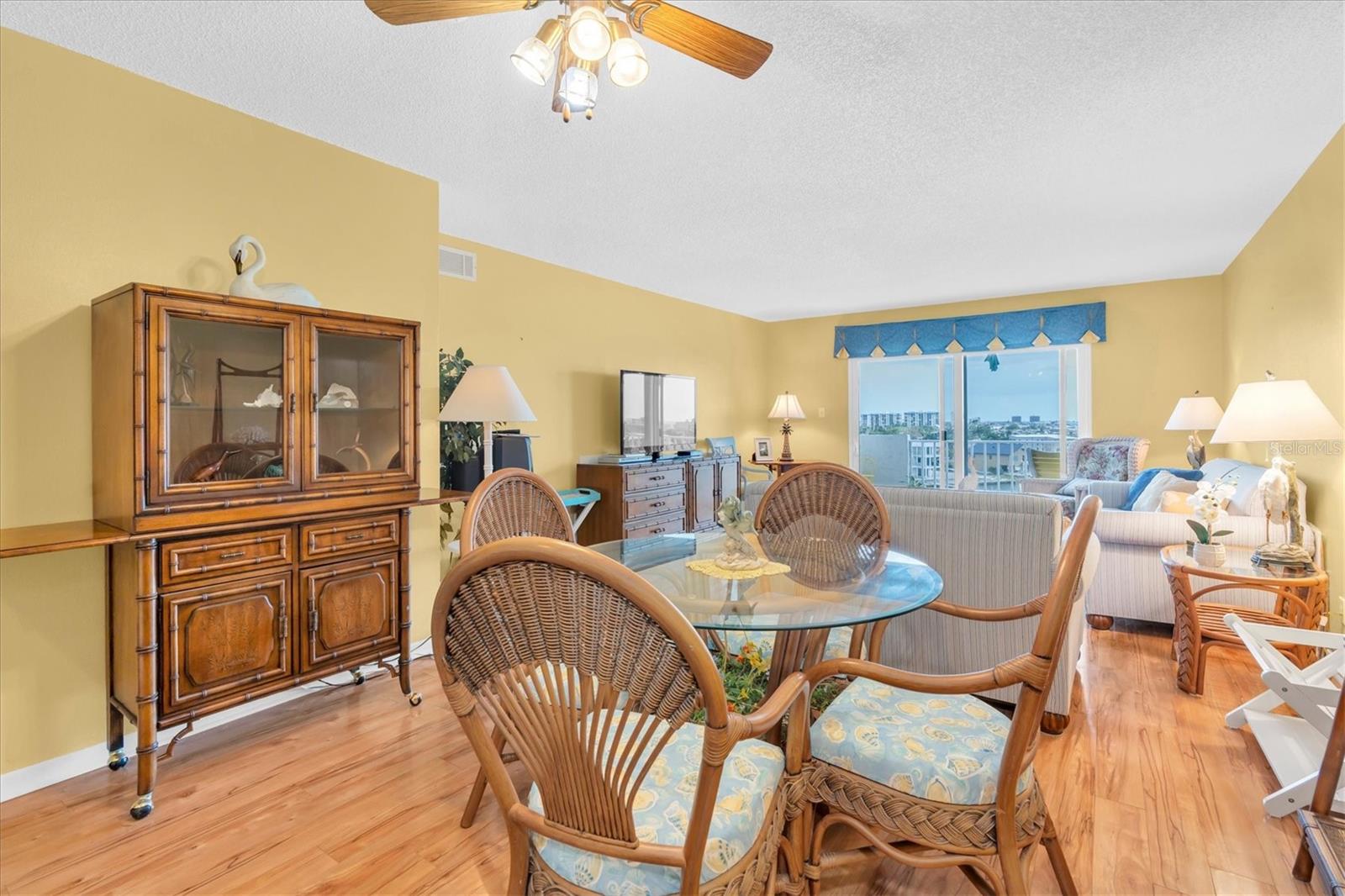 Image 8 of 34 For 285 107th Avenue 701