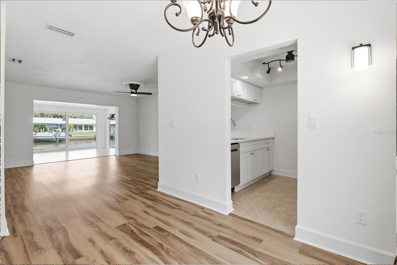 Image 13 of 50 For 1299 Seagull Point 163