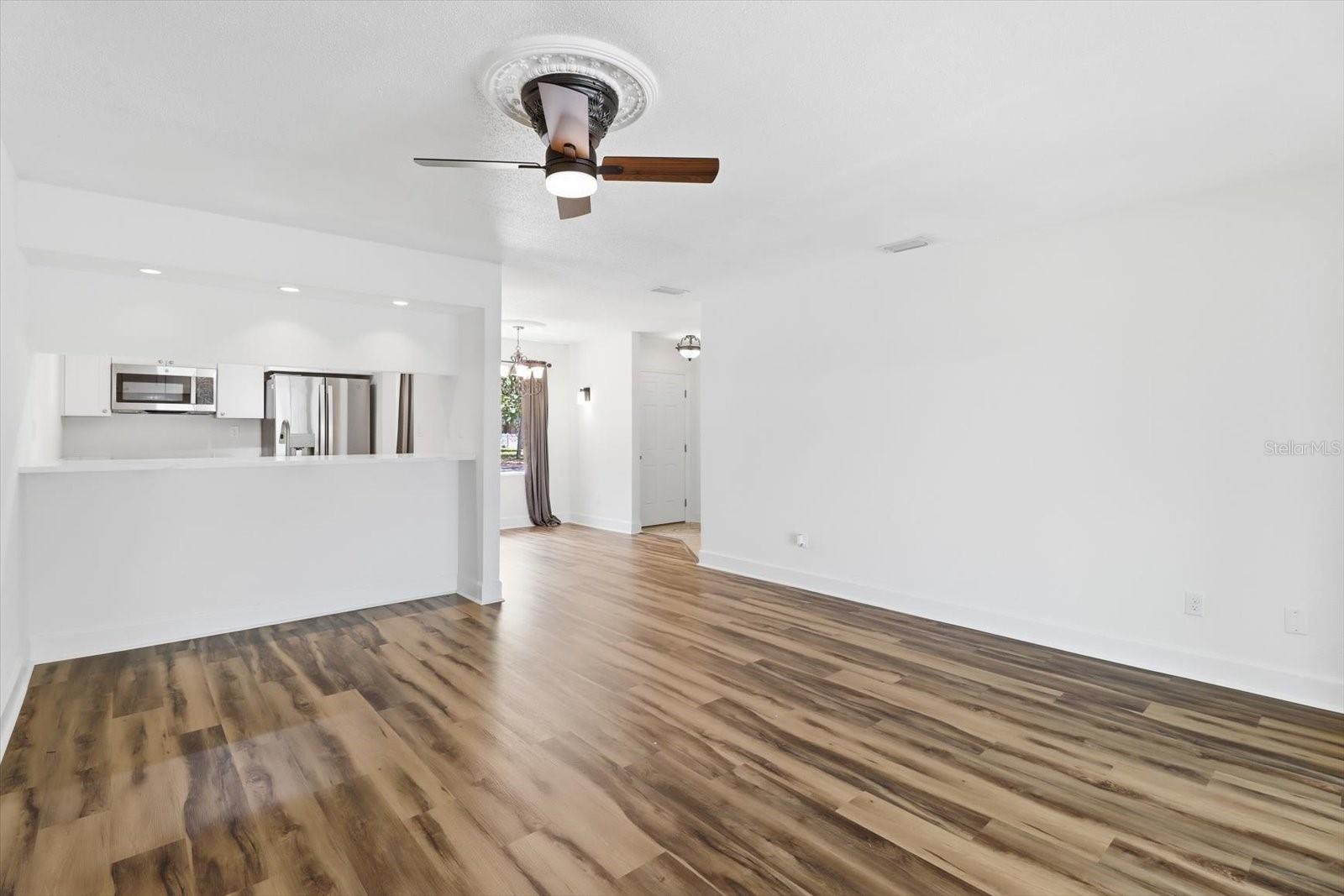 Image 20 of 50 For 1299 Seagull Point 163