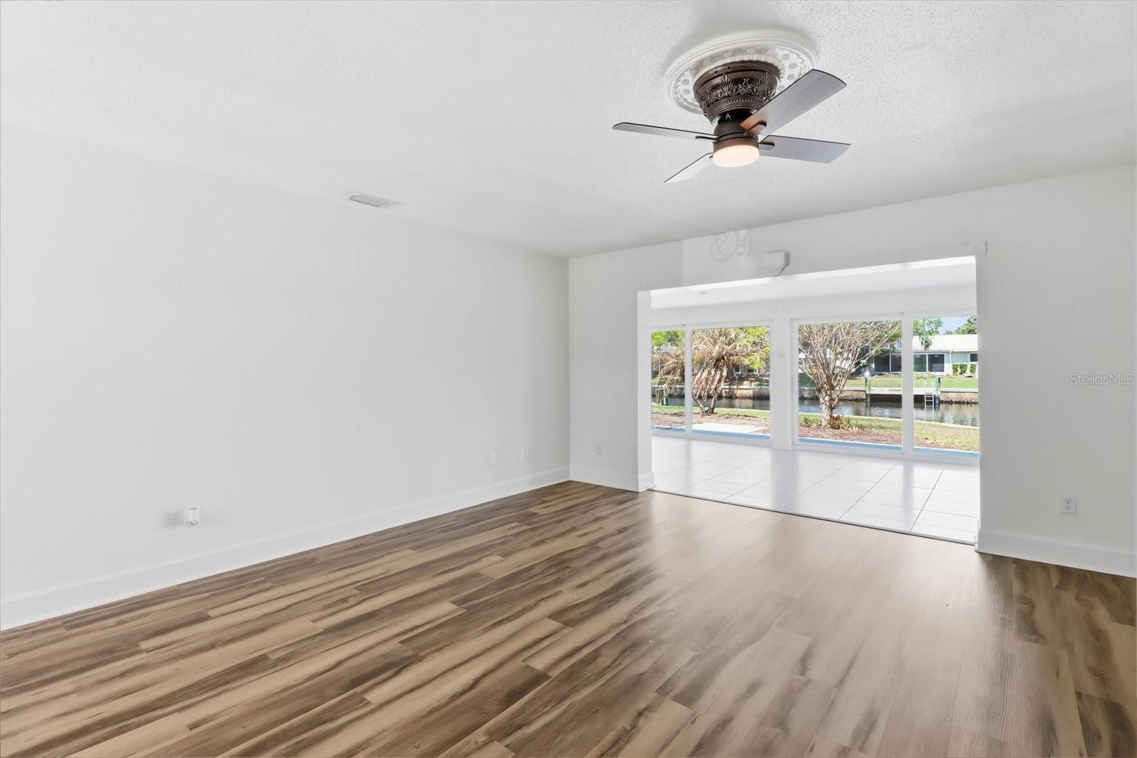 Image 21 of 50 For 1299 Seagull Point 163