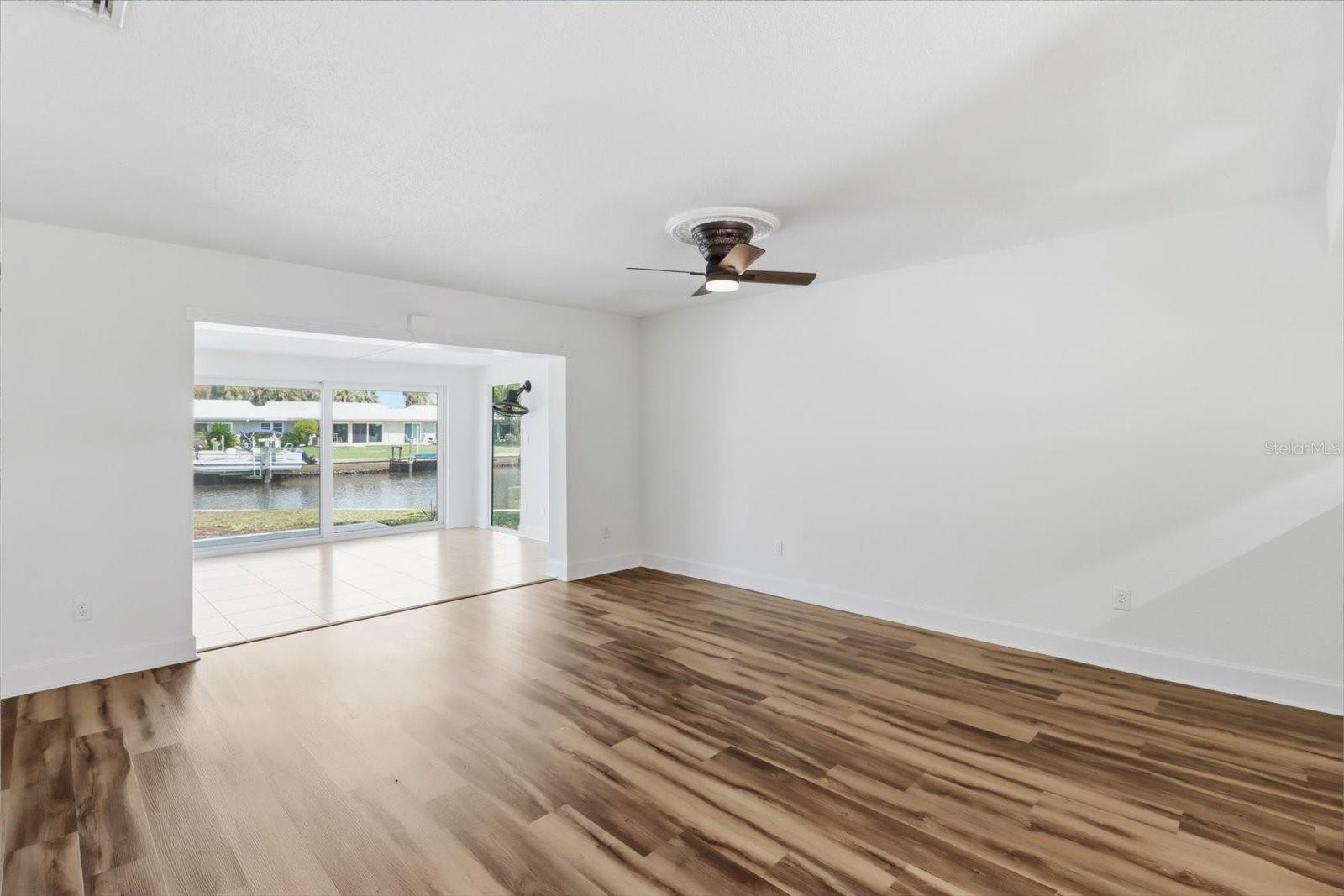 Image 22 of 50 For 1299 Seagull Point 163