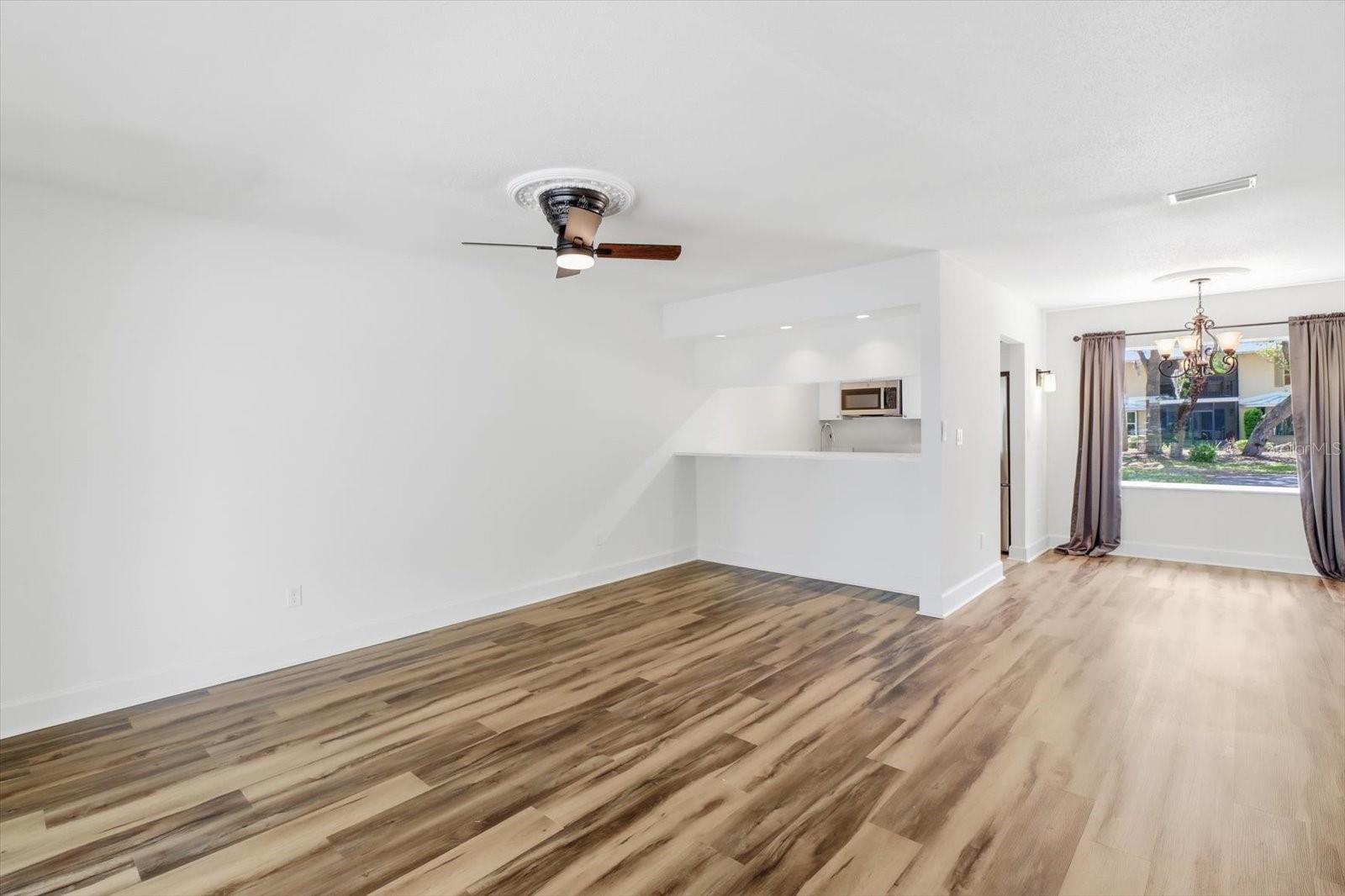 Image 23 of 50 For 1299 Seagull Point 163