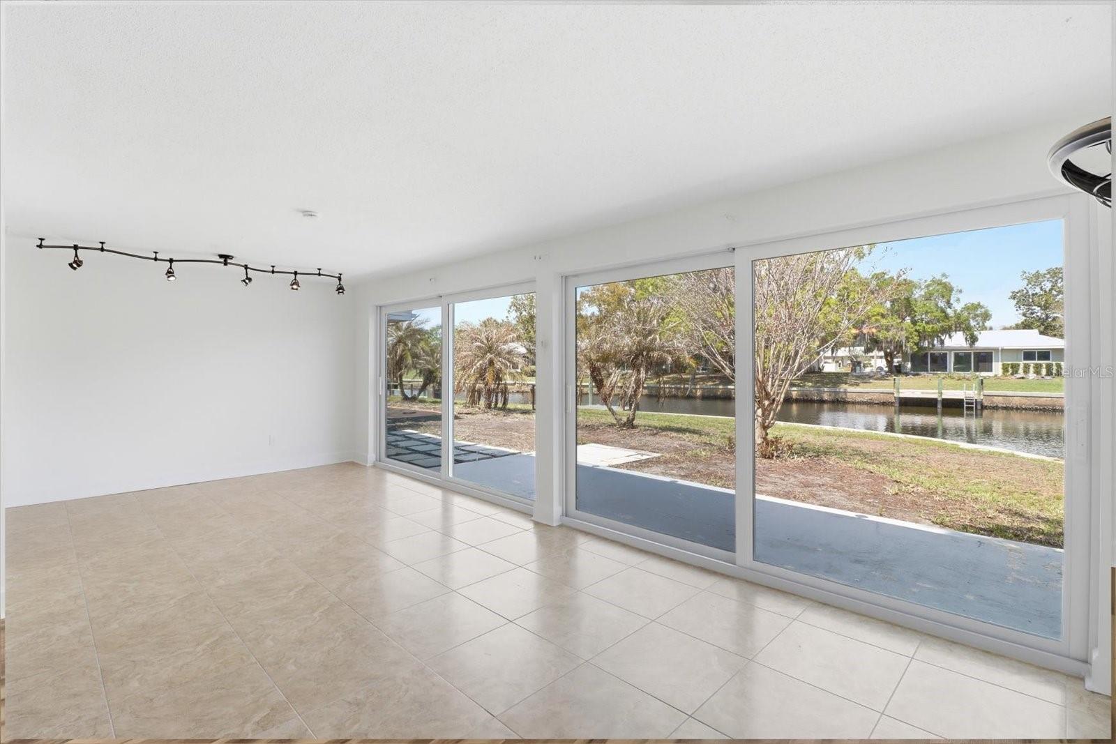 Image 25 of 50 For 1299 Seagull Point 163