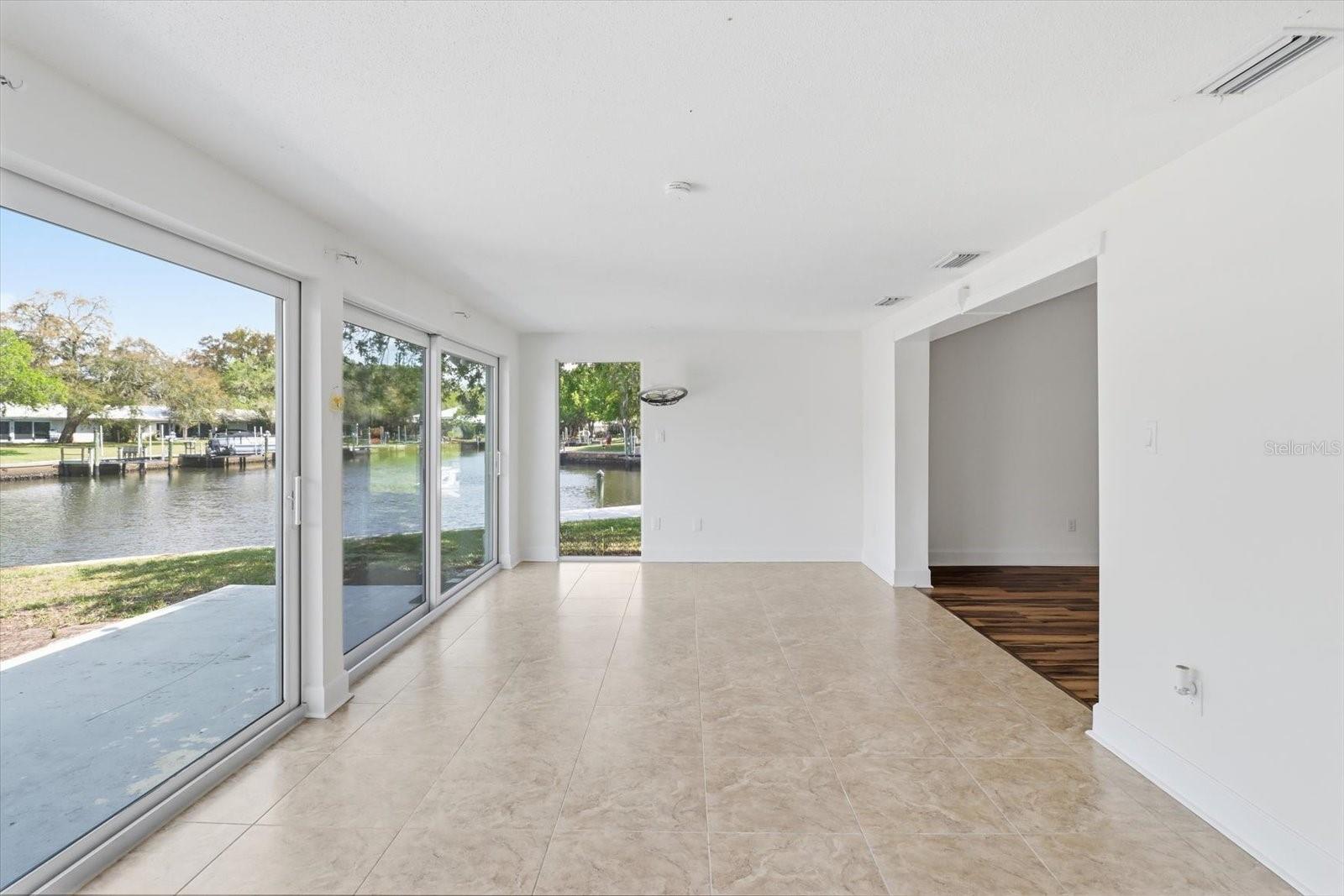 Image 26 of 50 For 1299 Seagull Point 163