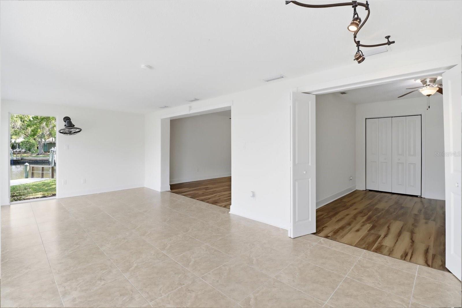 Image 30 of 50 For 1299 Seagull Point 163