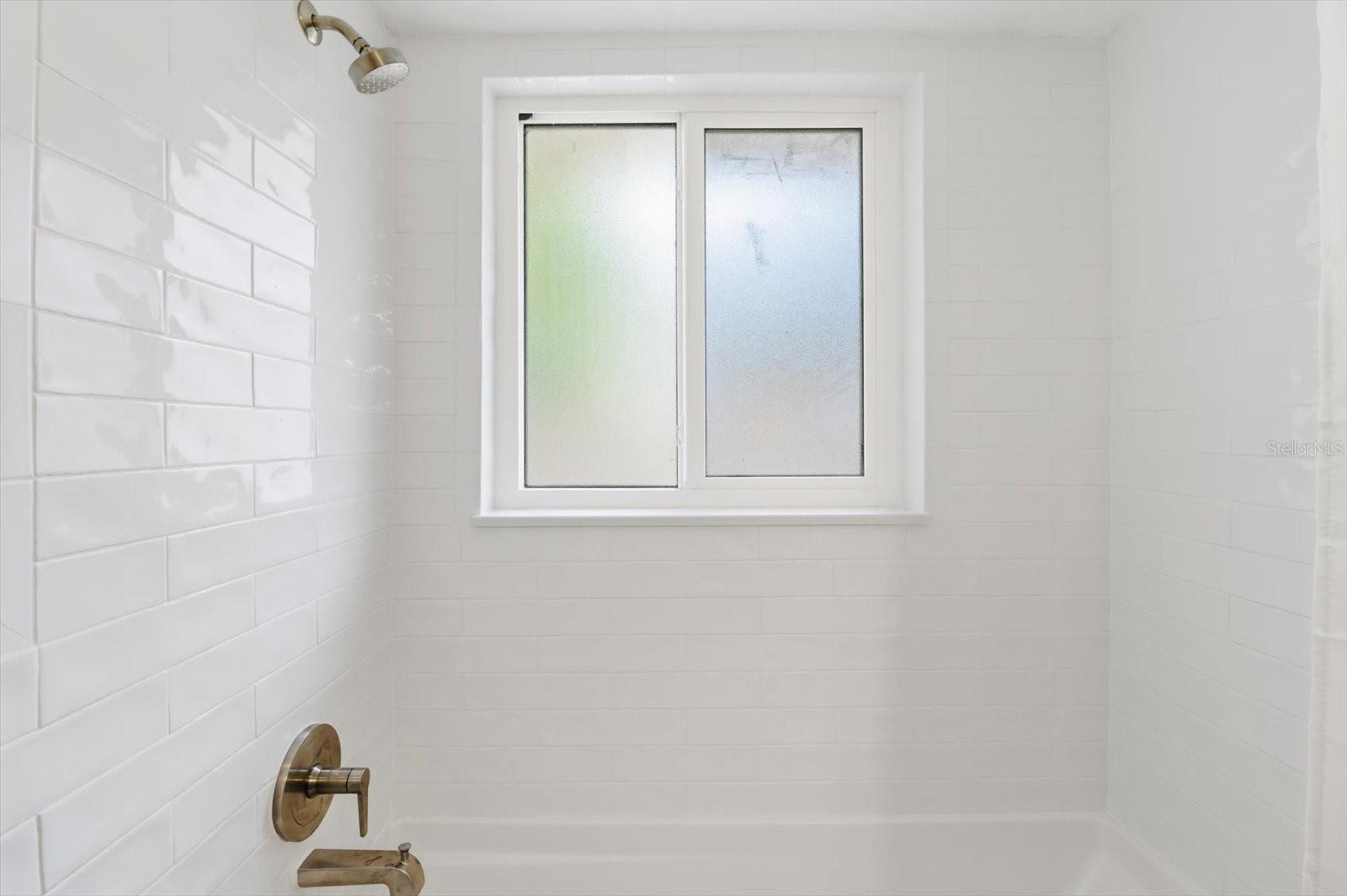 Image 34 of 50 For 1299 Seagull Point 163