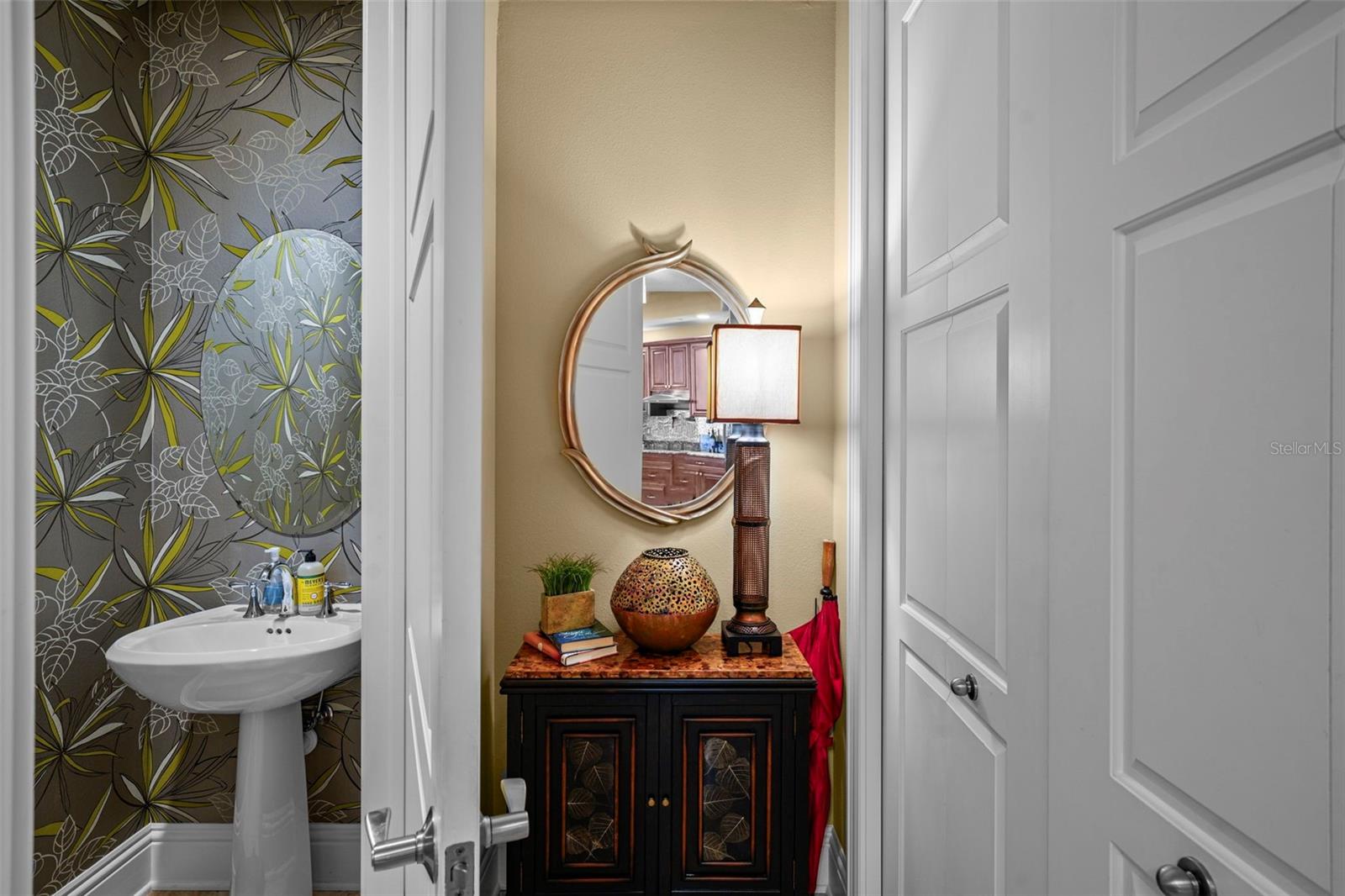 Image 19 of 49 For 470 Mandalay Avenue 403