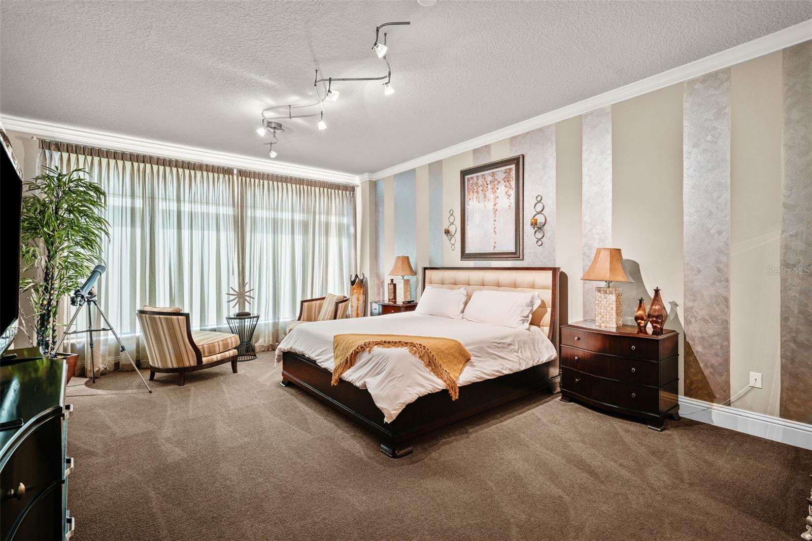 Image 21 of 49 For 470 Mandalay Avenue 403