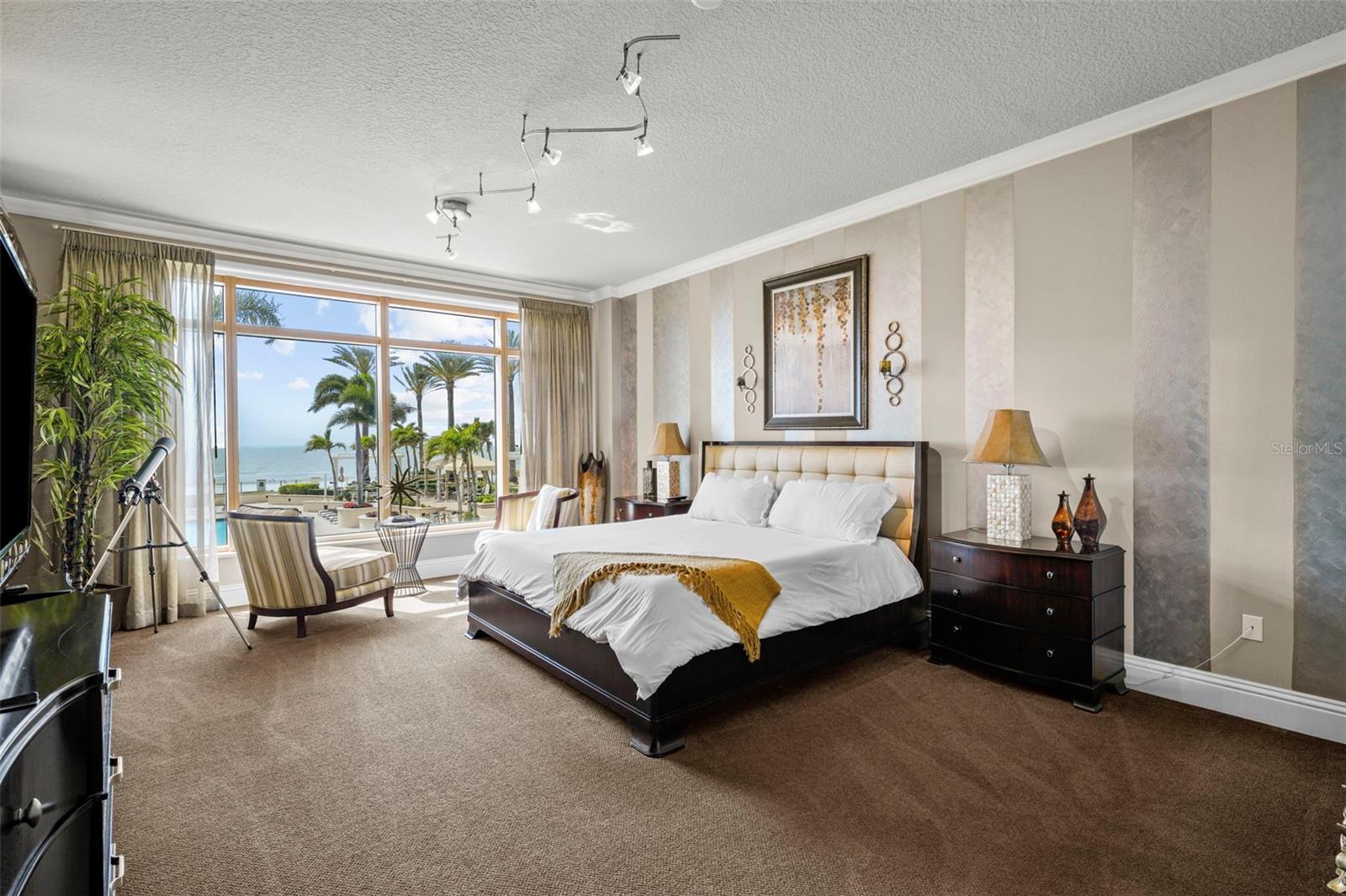 Image 22 of 49 For 470 Mandalay Avenue 403