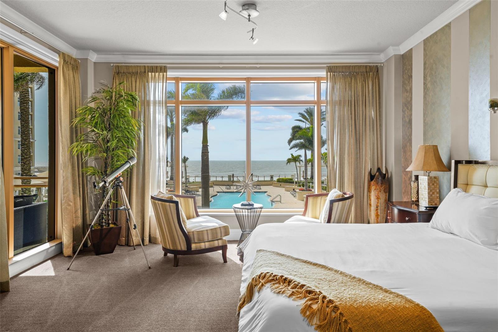 Image 23 of 49 For 470 Mandalay Avenue 403