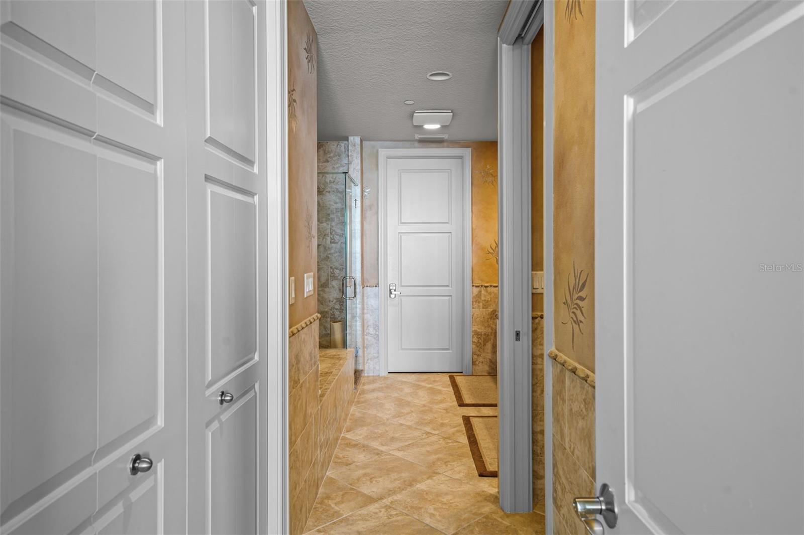 Image 28 of 49 For 470 Mandalay Avenue 403