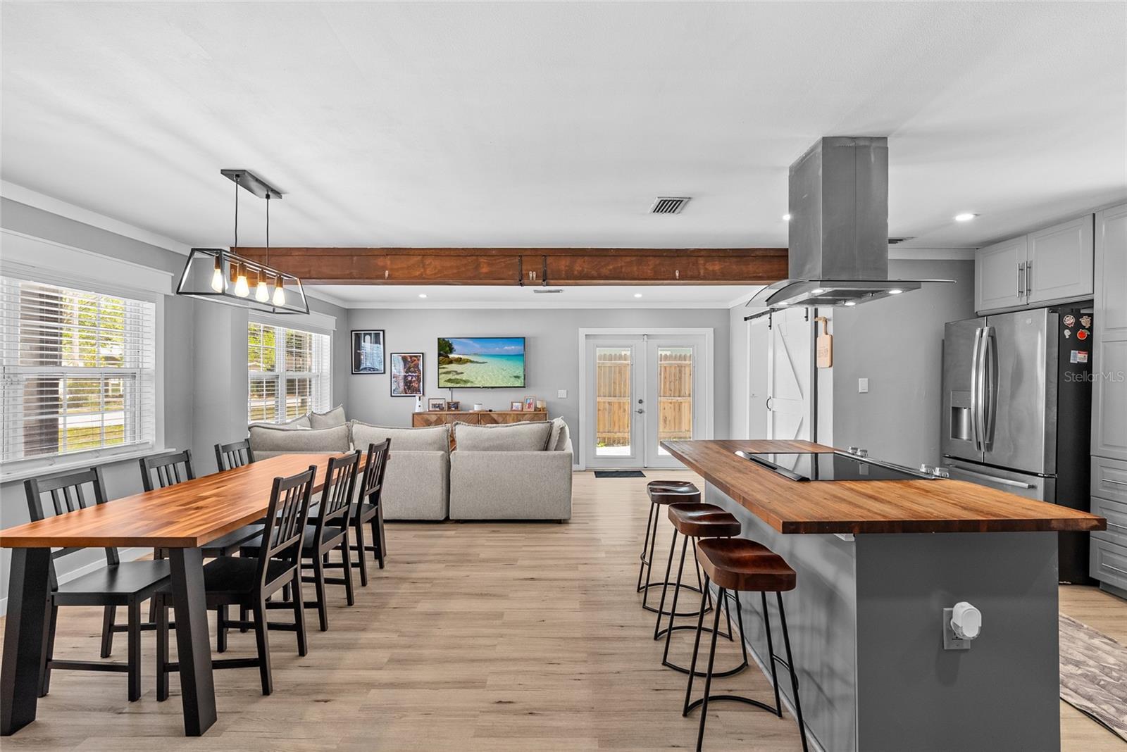 Listing photo id 8 for 3412 Bay Avenue