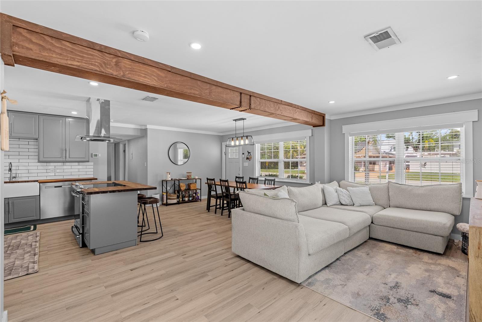 Listing photo id 11 for 3412 Bay Avenue