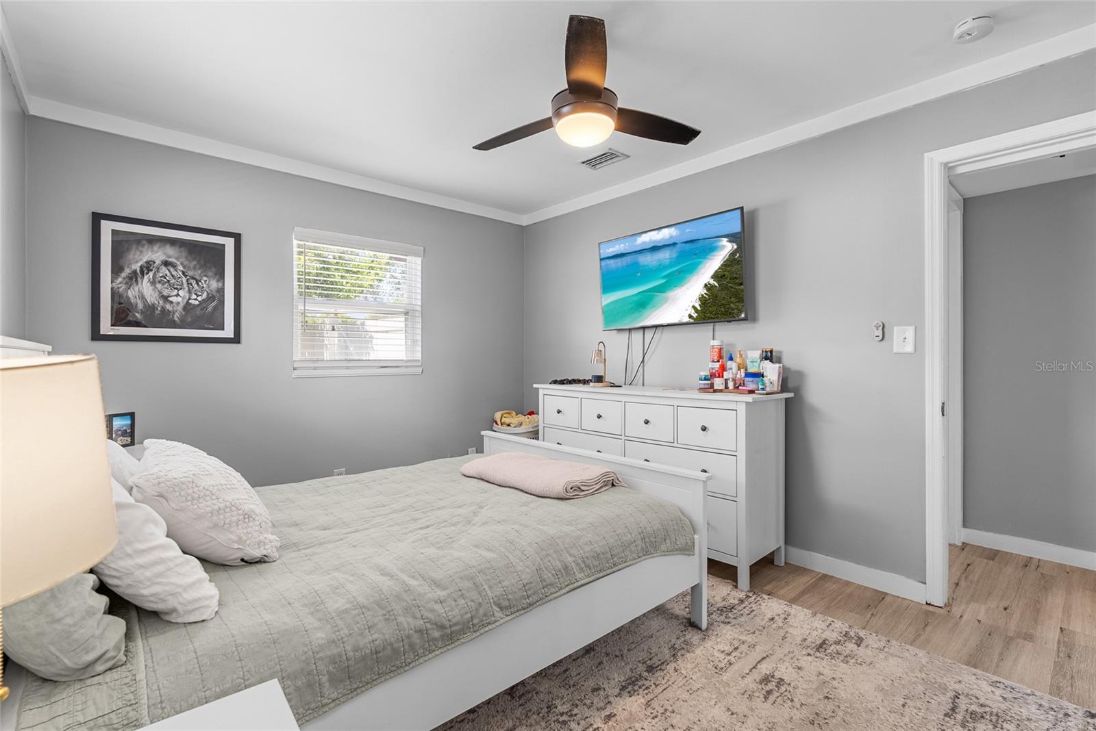 Listing photo id 12 for 3412 Bay Avenue