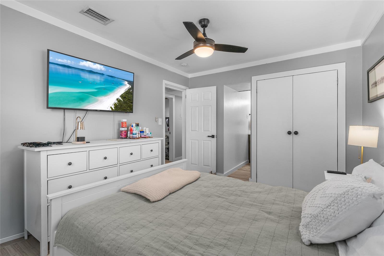 Listing photo id 13 for 3412 Bay Avenue