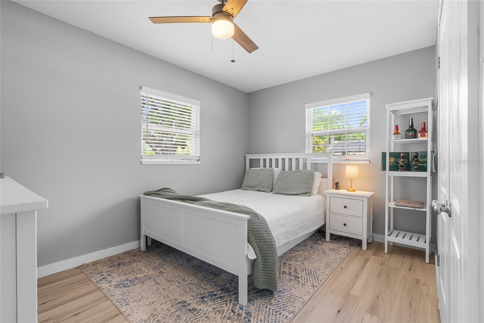 Listing photo id 15 for 3412 Bay Avenue