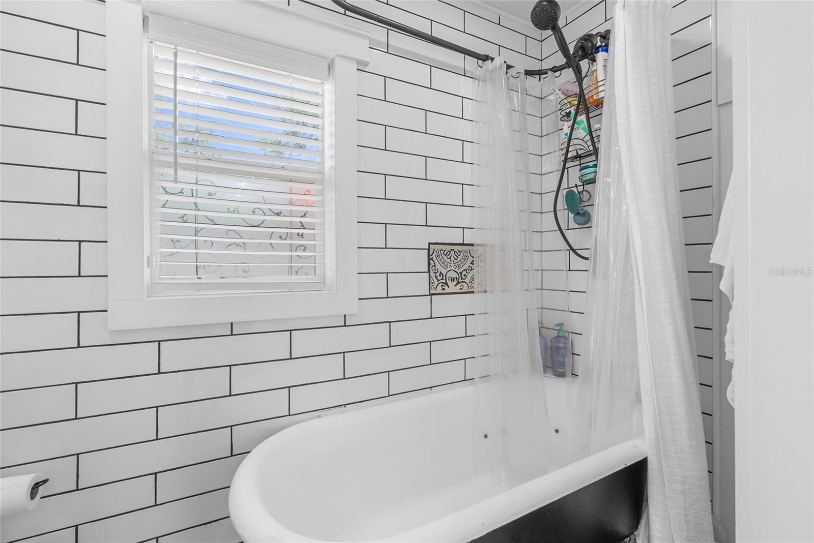 Listing photo id 17 for 3412 Bay Avenue