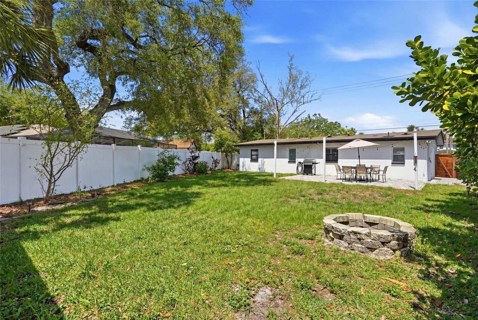Listing photo id 25 for 3412 Bay Avenue