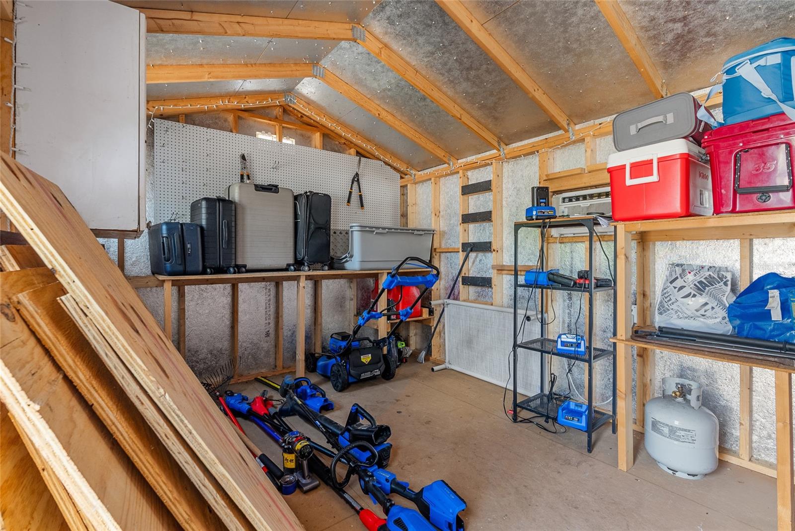 Listing photo id 27 for 3412 Bay Avenue