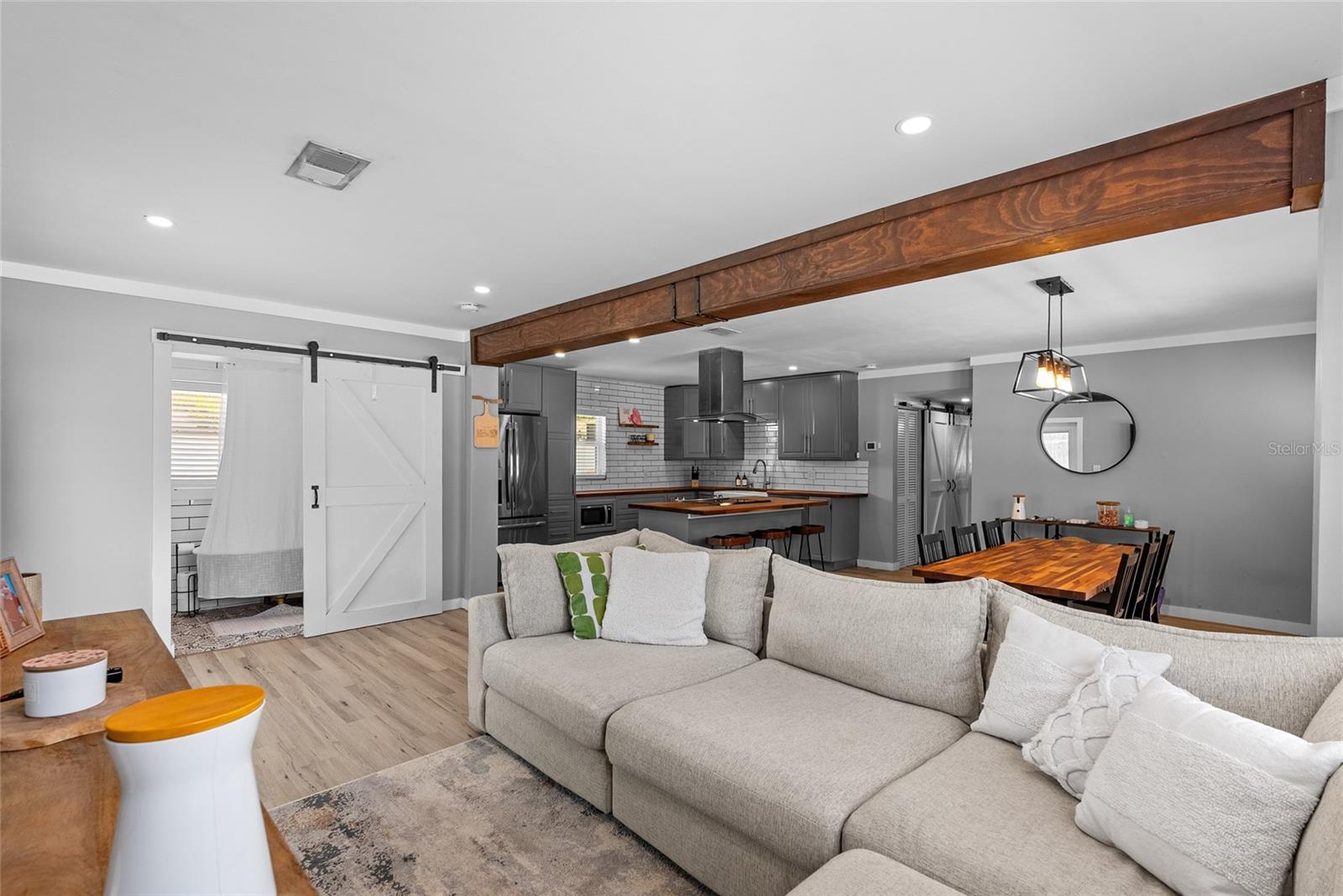 Listing photo id 1 for 3412 Bay Avenue