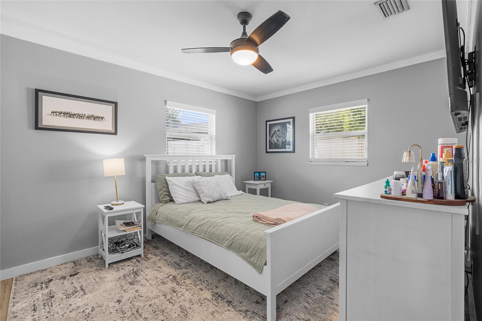 Listing photo id 2 for 3412 Bay Avenue