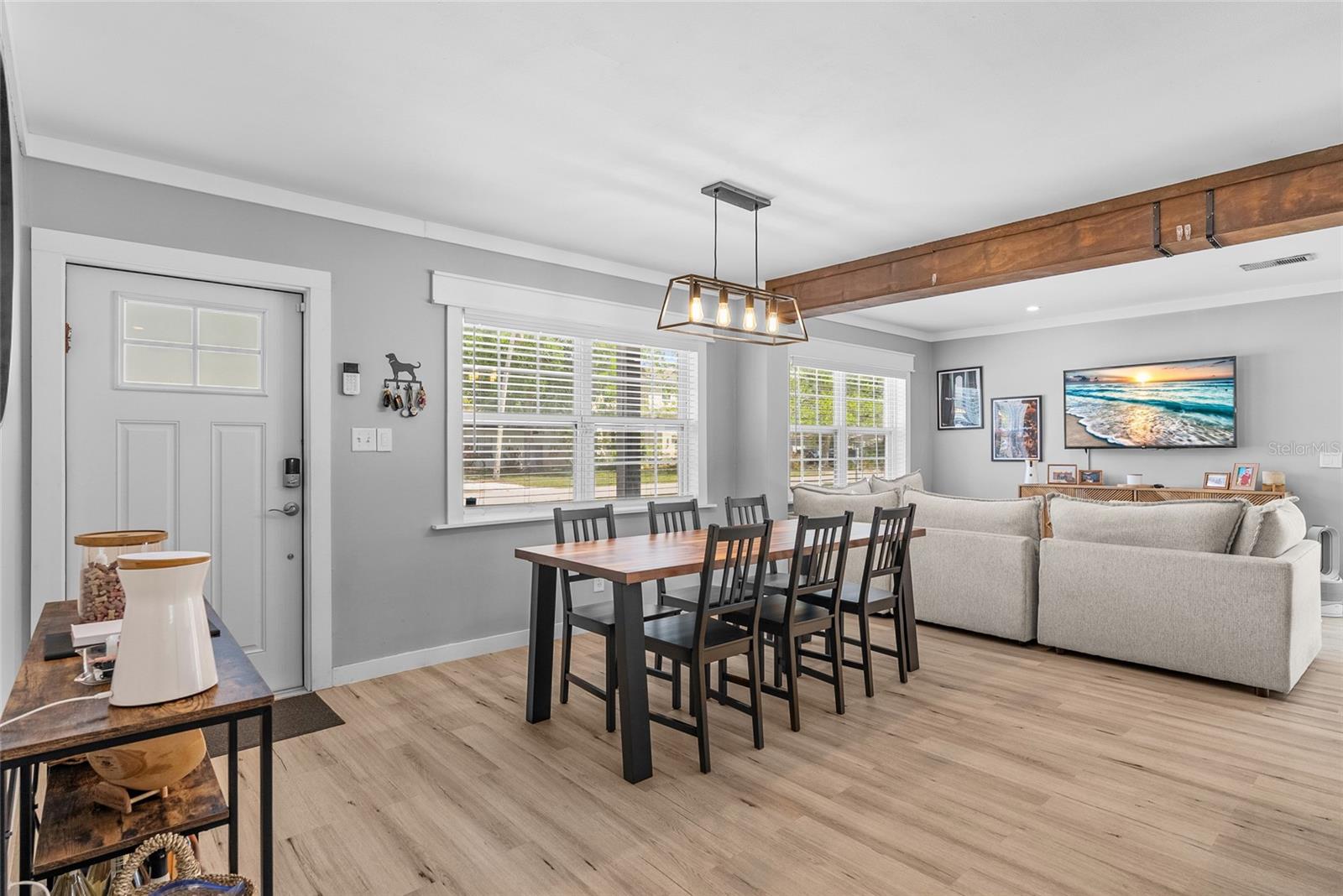 Listing photo id 5 for 3412 Bay Avenue