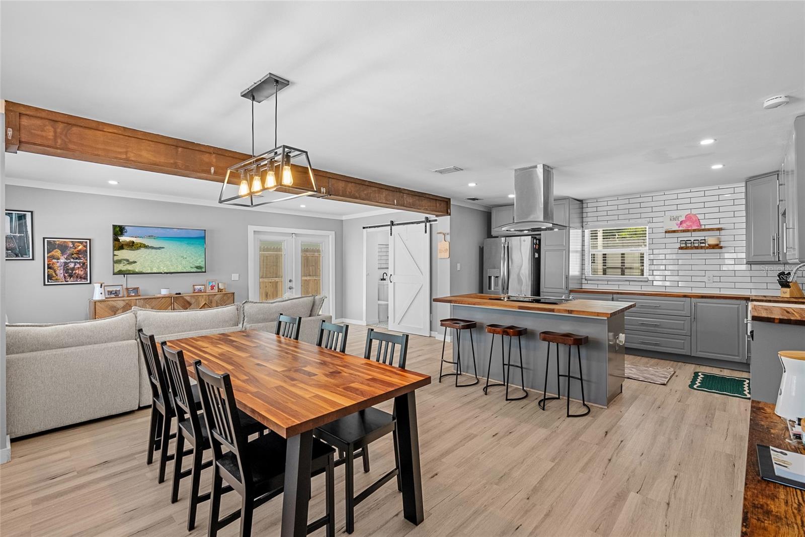 Listing photo id 6 for 3412 Bay Avenue