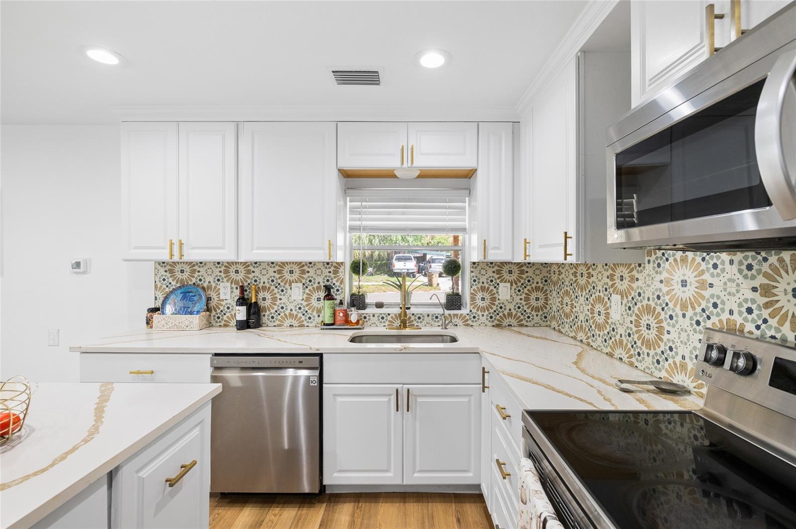 Image 13 of 38 For 6128 111th Avenue