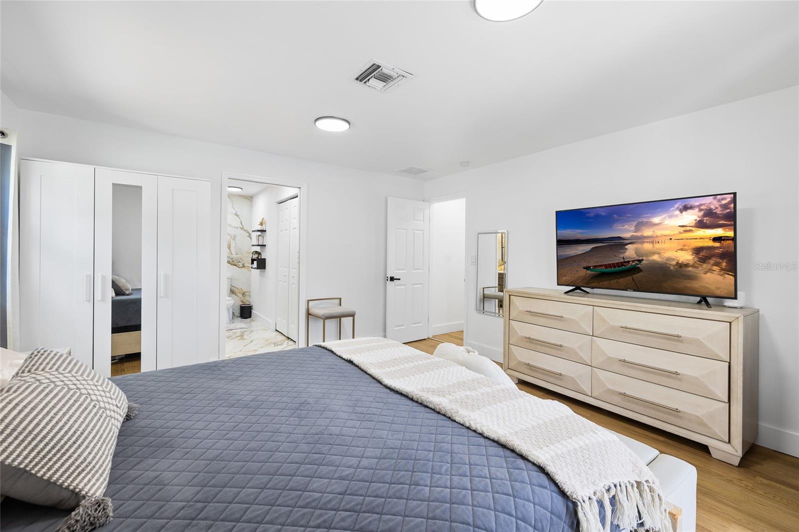 Image 16 of 38 For 6128 111th Avenue