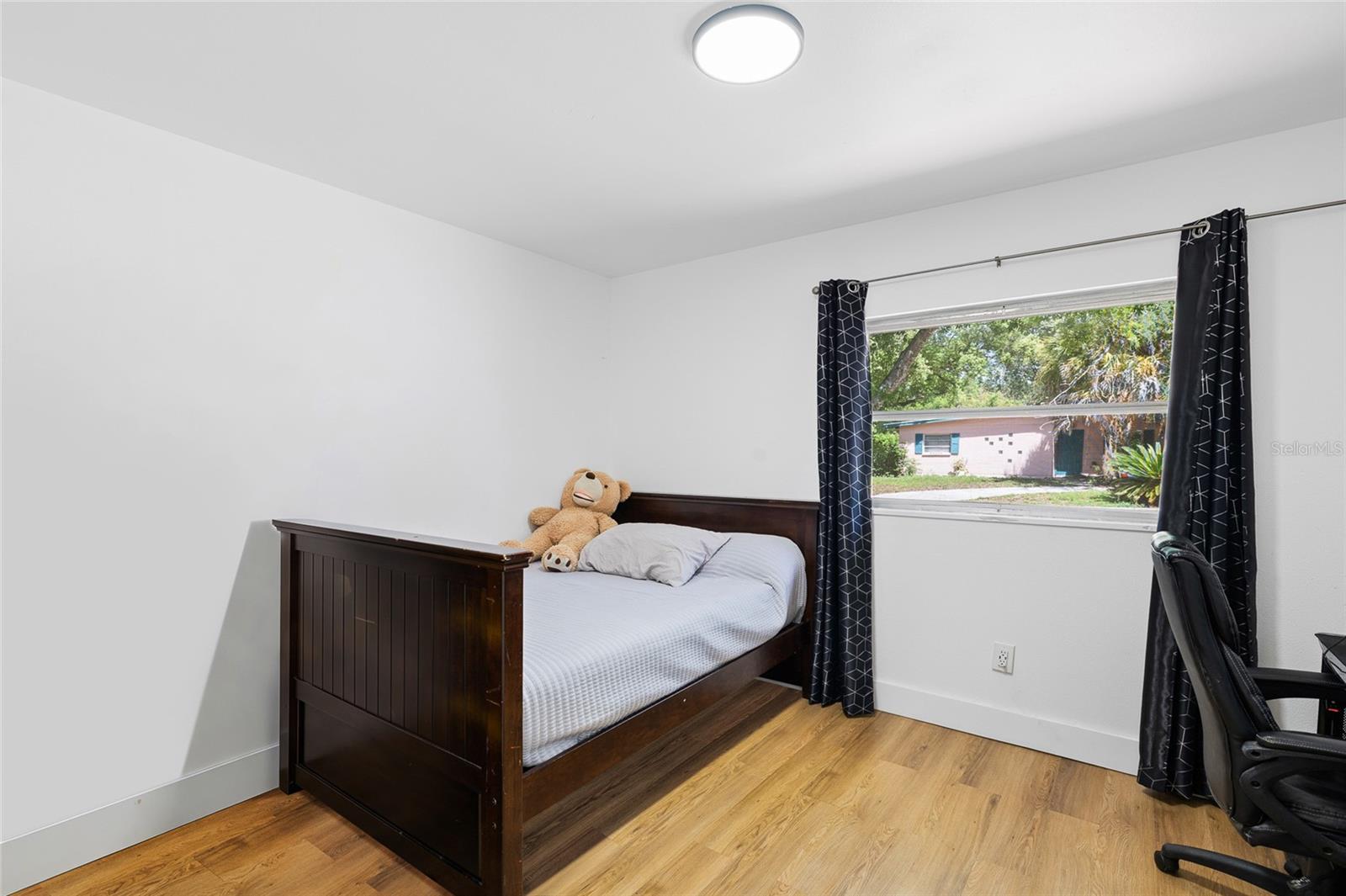 Image 22 of 38 For 6128 111th Avenue