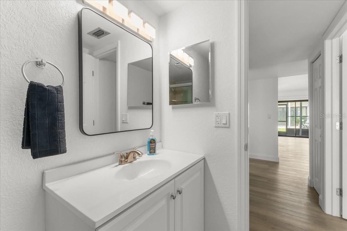 Image 22 of 27 For 11566 7th Lane N 1211