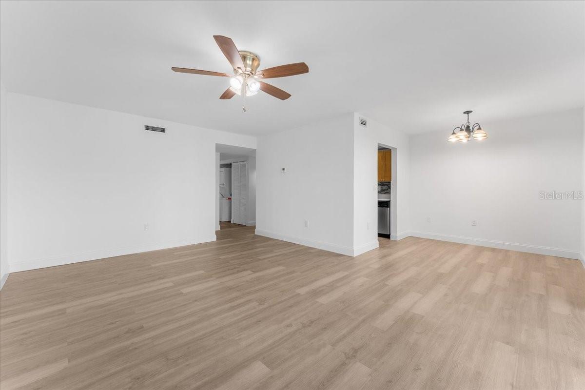 Image 4 of 27 For 11566 7th Lane N 1211