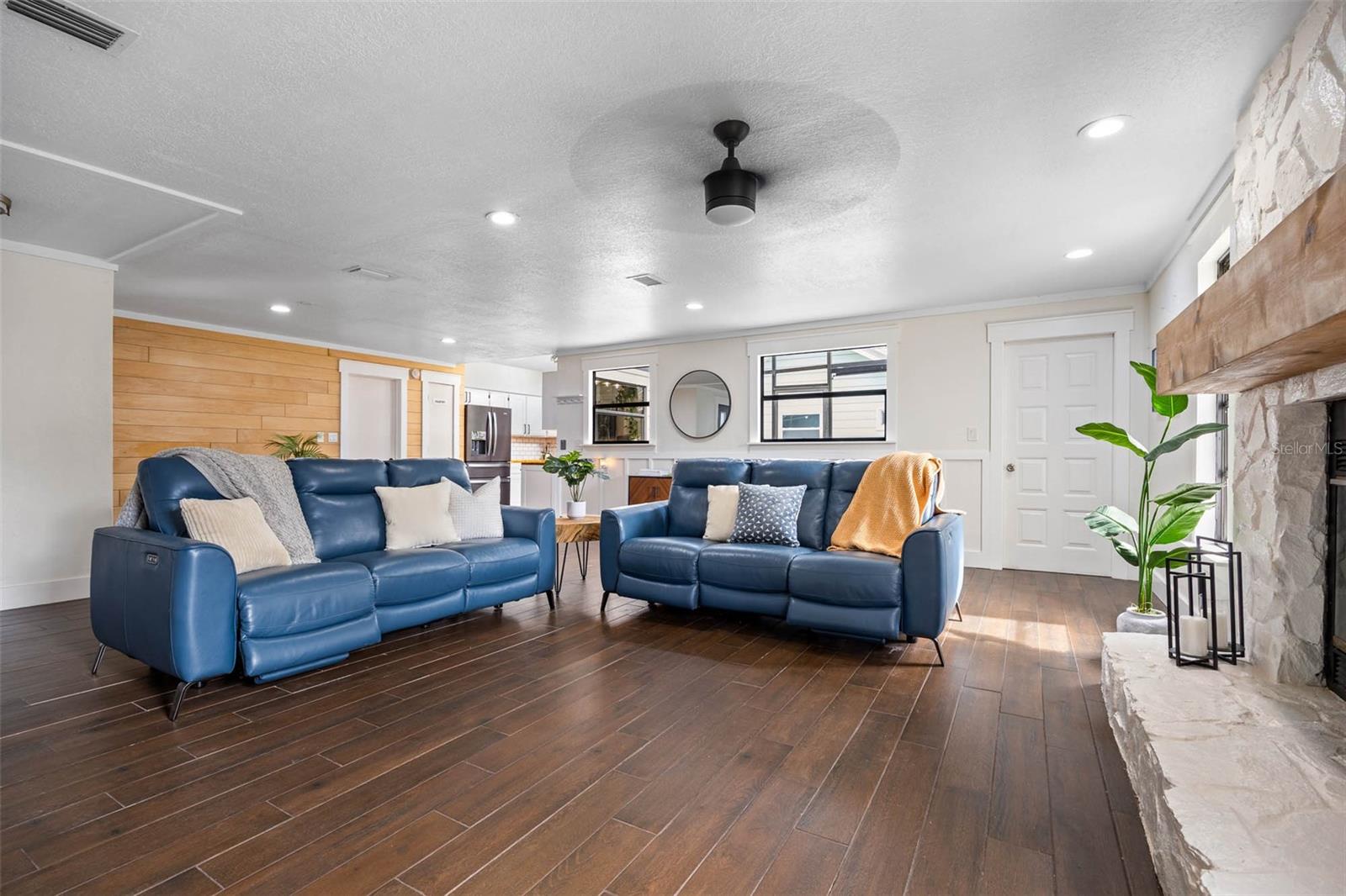 Image 10 of 41 For 12756 Poinsettia Avenue