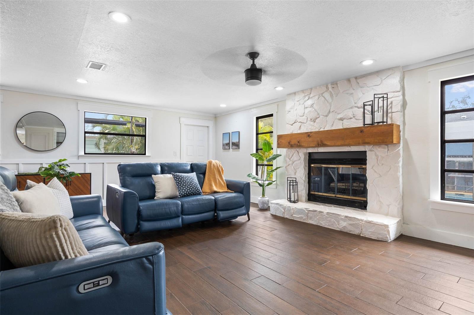 Image 14 of 41 For 12756 Poinsettia Avenue