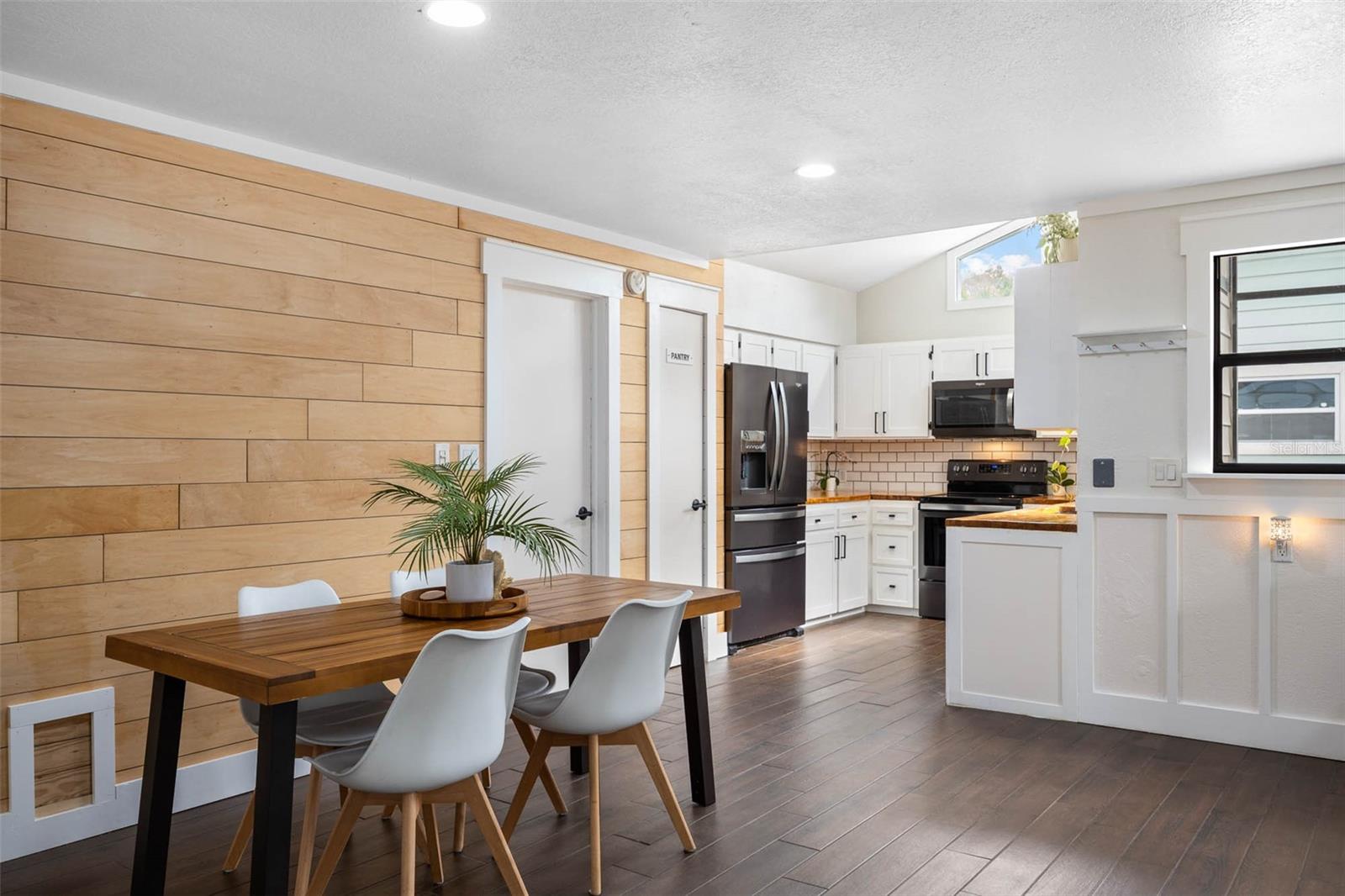 Image 16 of 41 For 12756 Poinsettia Avenue