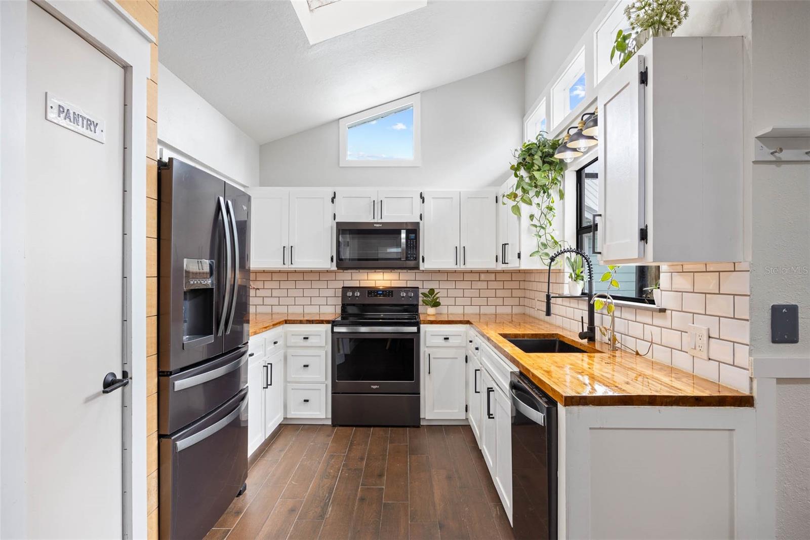 Image 17 of 41 For 12756 Poinsettia Avenue