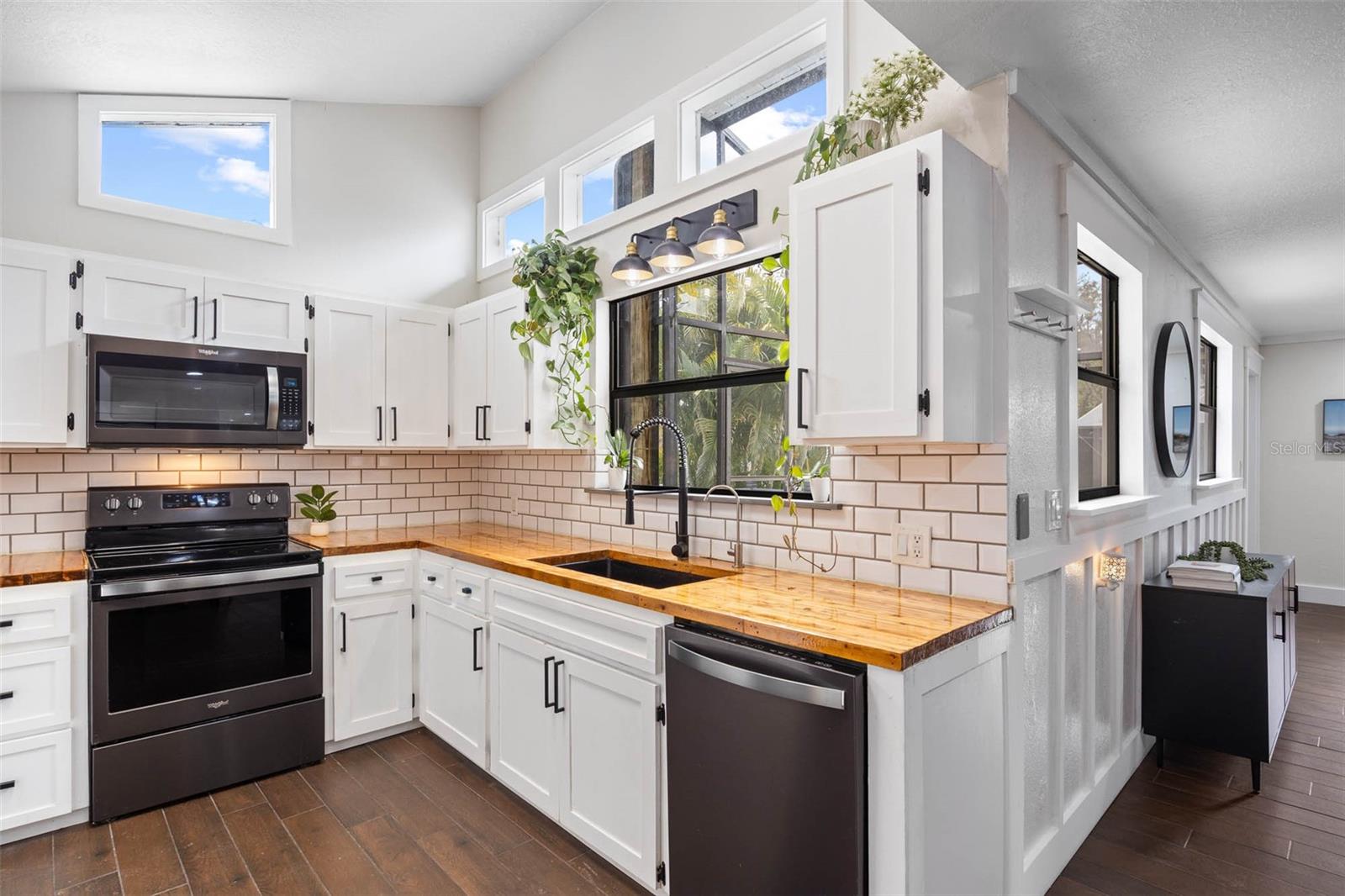 Image 20 of 41 For 12756 Poinsettia Avenue