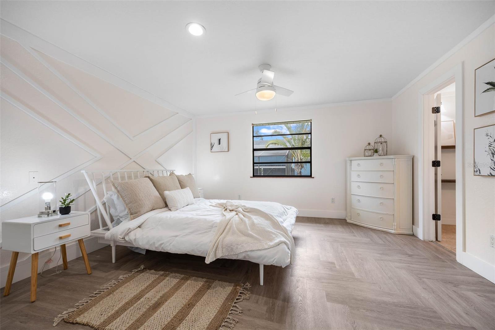 Image 22 of 41 For 12756 Poinsettia Avenue