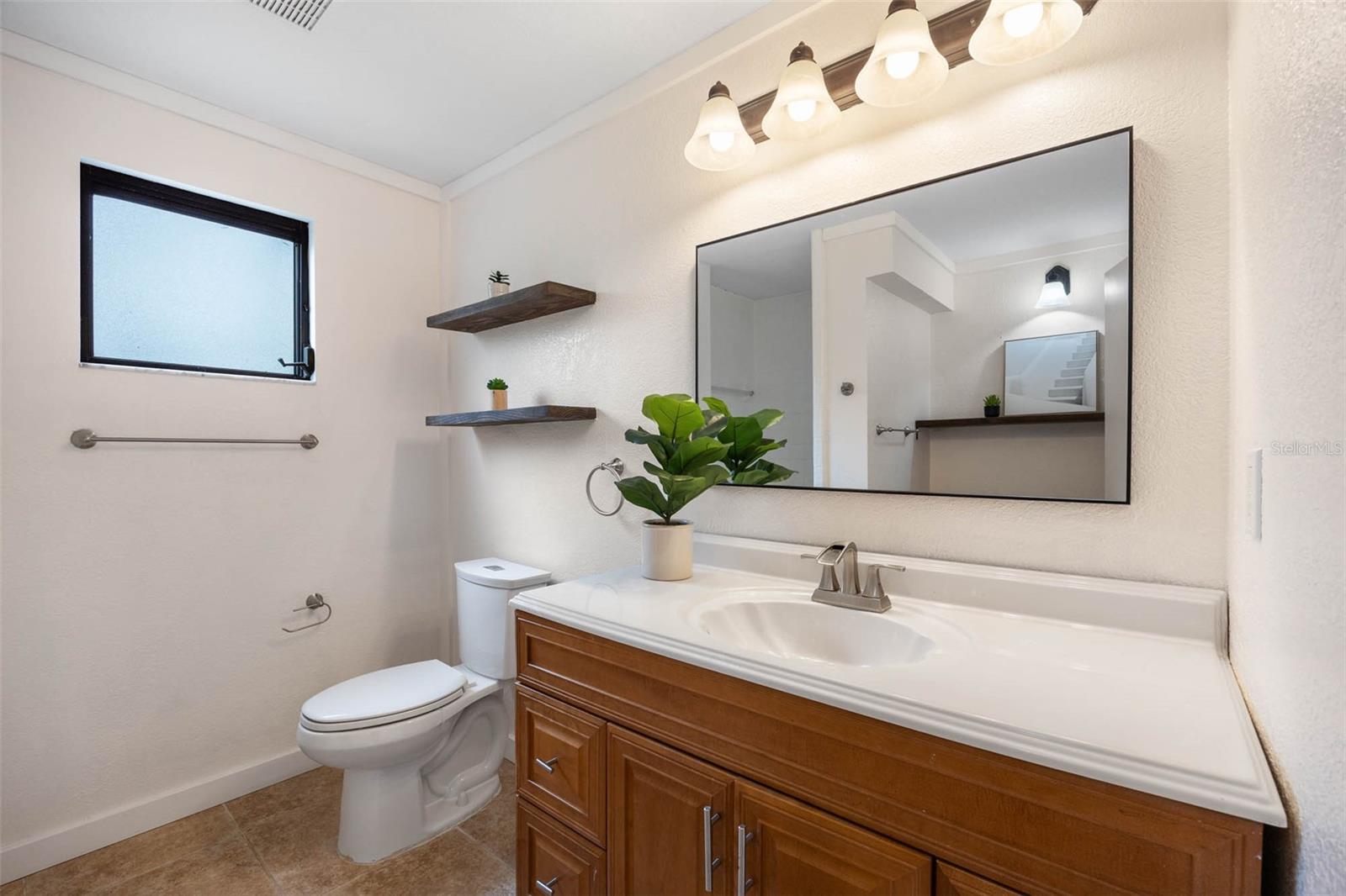 Image 25 of 41 For 12756 Poinsettia Avenue