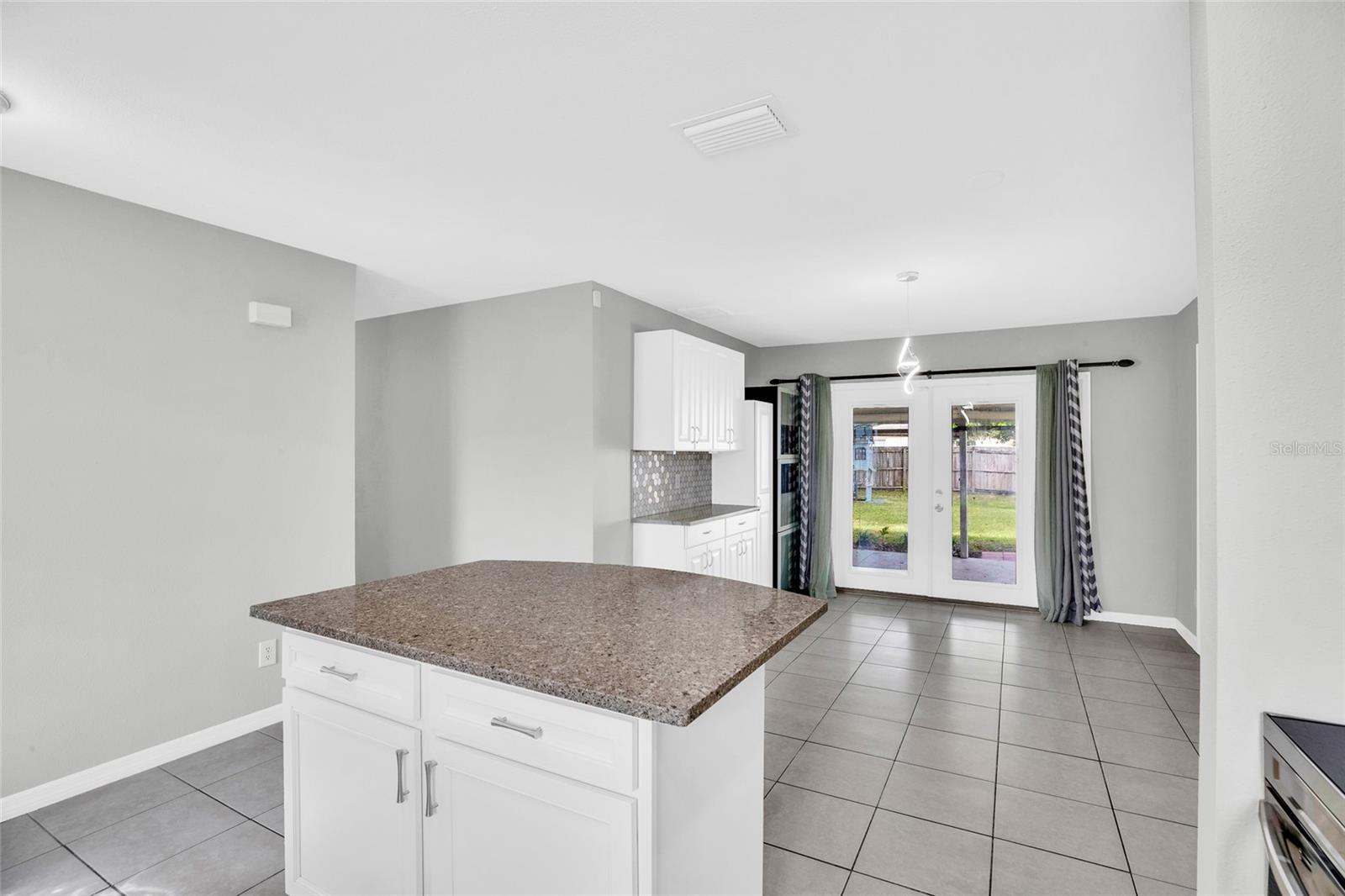 Image 10 of 36 For 2255 15th Avenue Sw