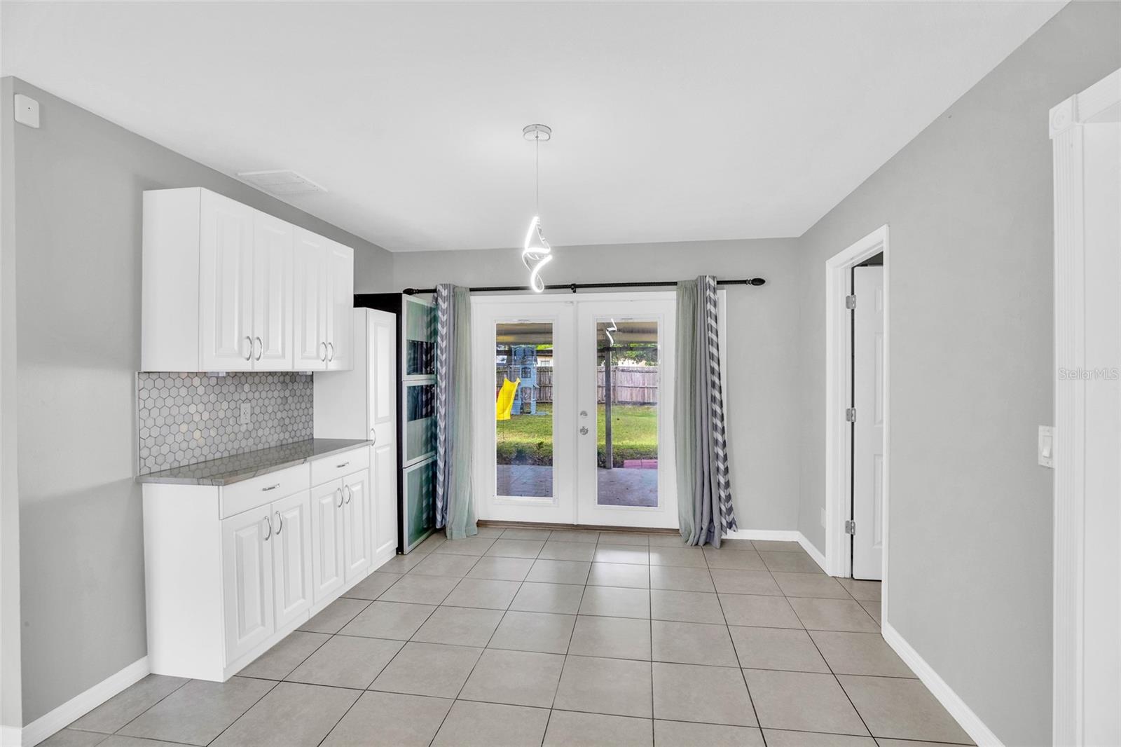 Image 11 of 36 For 2255 15th Avenue Sw